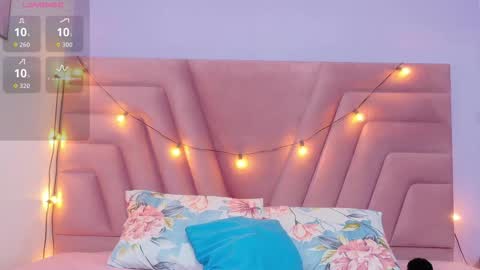 innocenthazel online show from November 4, 2:46 am