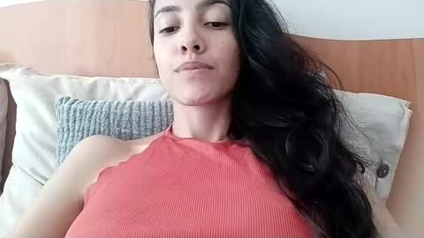 Snapshot of innocentlatiina chatting on February 17, 7:12 pm Laroa online show from February 17, 7:12 pm