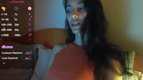 Snapshot of innocentlatiina chatting on February 18, 12:37 am Laroa online show from February 18, 12:37 am