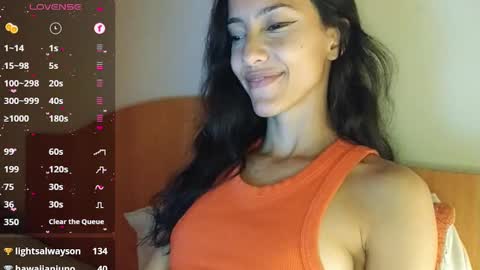 Snapshot of innocentlatiina chatting on March 12, 12:31 am Laroa online show from March 12, 12:31 am