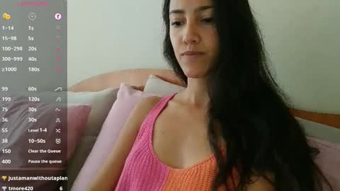 Snapshot of innocentlatiina chatting on September 9, 9:48 pm Laroa online show from September 9, 9:48 pm