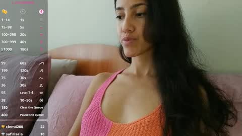Snapshot of innocentlatiina chatting on September 24, 8:48 pm Laroa online show from September 24, 8:48 pm