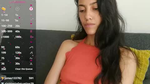 Snapshot of innocentlatiina chatting on February 18, 8:03 pm Laroa online show from February 18, 8:03 pm