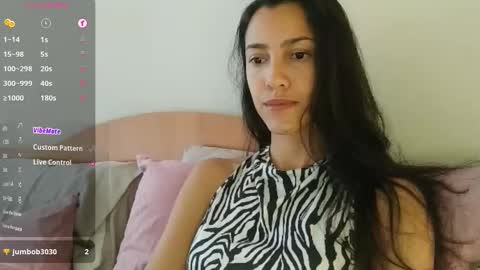 Snapshot of innocentlatiina chatting on October 14, 10:24 pm Laroa online show from October 14, 10:24 pm