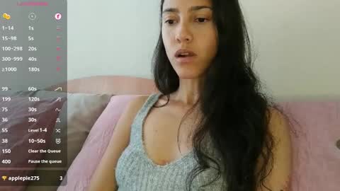 Snapshot of innocentlatiina chatting on October 2, 8:29 pm Laroa online show from October 2, 8:29 pm