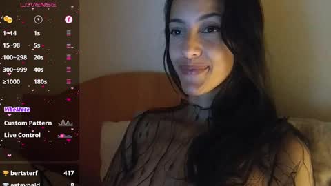 Snapshot of innocentlatiina chatting on January 11, 12:44 am Laroa online show from January 11, 12:44 am