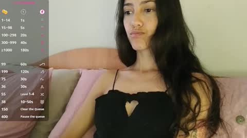 Snapshot of innocentlatiina chatting on October 8, 10:38 pm Laroa online show from October 8, 10:38 pm