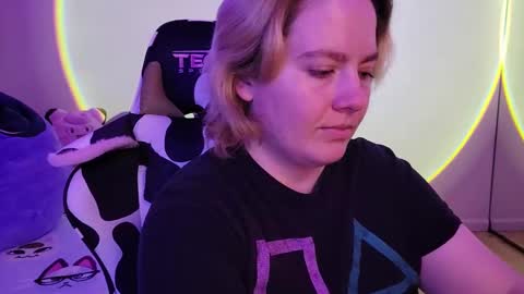 Faye online show from February 2, 3:54 am