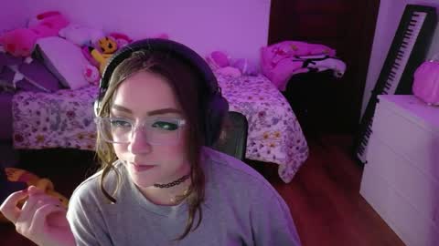 invisibledollx online show from May 25, 7:58 am