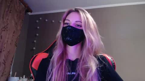 Lily online show from October 18, 4:33 pm