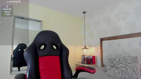 Iris  online show from January 7, 7:41 pm