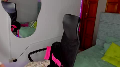 Snapshot of irix_moon chatting on October 3, 4:21 am irix_moon online show from October 3, 4:21 am