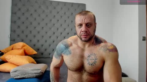 ironhulk22 online show from March 5, 8:23 am