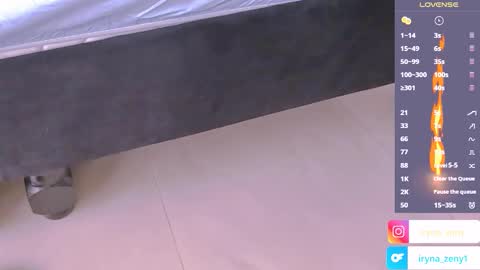 Yuliana help me to get 100 thumbs up please  online show from December 15, 3:20 pm