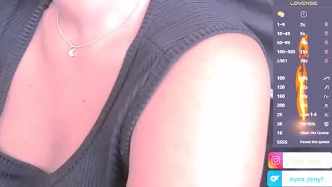 Yuliana help me to get 100 thumbs up please  online show from January 27, 6:09 pm