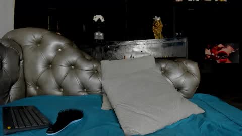 Isaac  online show from December 14, 9:43 pm