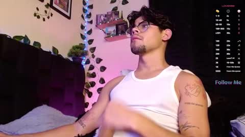 Snapshot of isaac_saenz chatting on February 18, 12:26 am Isaac Saenz. online show from February 18, 12:26 am