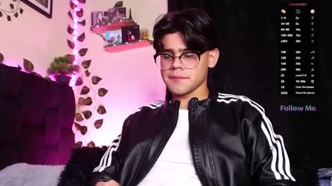 Snapshot of isaac_saenz chatting on February 22, 12:05 am Isaac Saenz. online show from February 22, 12:05 am