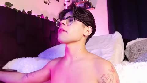 Snapshot of isaac_saenz chatting on March 9, 9:46 am Isaac Saenz. online show from March 9, 9:46 am