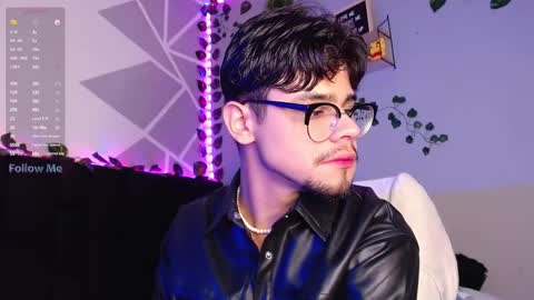 Snapshot of isaac_saenz chatting on December 5, 12:36 am Isaac Saenz. online show from December 5, 12:36 am