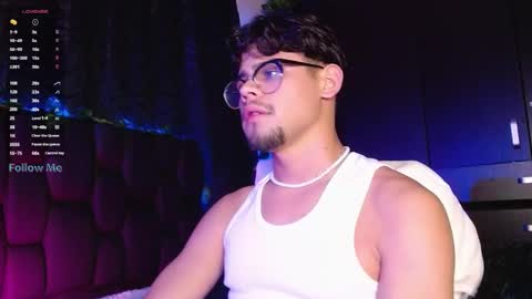 Snapshot of isaac_saenz chatting on December 19, 2:56 am Isaac Saenz. online show from December 19, 2:56 am