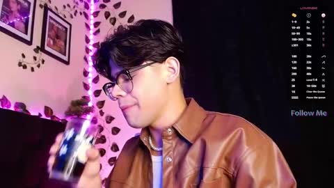 Snapshot of isaac_saenz chatting on February 27, 10:53 pm Isaac Saenz. online show from February 27, 10:53 pm