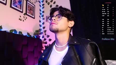 Snapshot of isaac_saenz chatting on February 15, 11:14 pm Isaac Saenz. online show from February 15, 11:14 pm