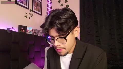 Snapshot of isaac_saenz chatting on January 30, 11:13 pm Isaac Saenz. online show from January 30, 11:13 pm