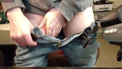 Snapshot of isaac_sheffield chatting on January 22, 2:46 pm isaac online show from January 22, 2:46 pm