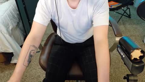Snapshot of isaac_sheffield chatting on October 1, 3:22 pm isaac online show from October 1, 3:22 pm
