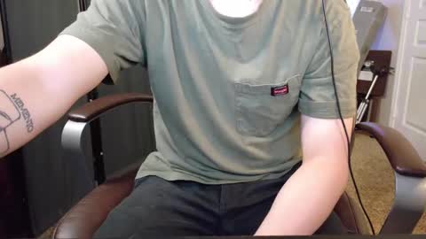 Snapshot of isaac_sheffield chatting on October 17, 9:24 am isaac online show from October 17, 9:24 am
