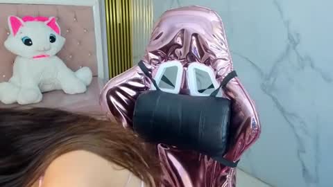isabeau_s online show from June 25, 1:38 pm