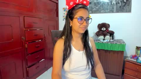 Snapshot of isabella22_1 chatting on January 19, 4:22 am Isabella22 1 online show from January 19, 4:22 am