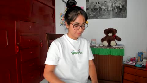Snapshot of isabella22_1 chatting on December 3, 3:50 pm Isabella22 1 online show from December 3, 3:50 pm