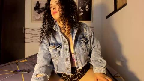 Isabella online show from April 27, 9:45 pm