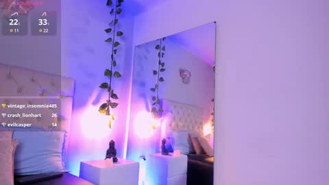 Snapshot of isabella_flowerss chatting on February 26, 2:41 am online show from February 26, 2:41 am