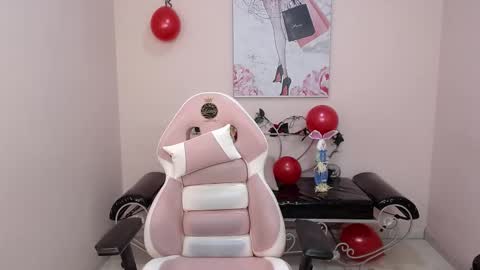 Isa  online show from November 15, 3:35 pm