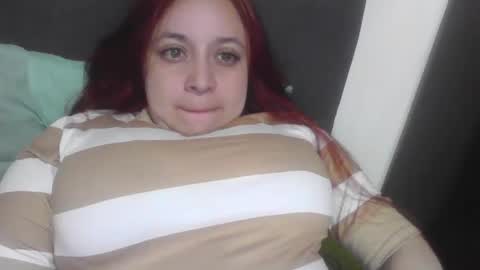 isabellaa_hills_ online show from October 6, 9:54 pm