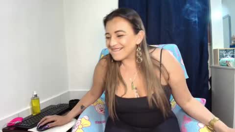Snapshot of isabellaagarcia chatting on October 1, 3:38 am Isabella online show from October 1, 3:38 am