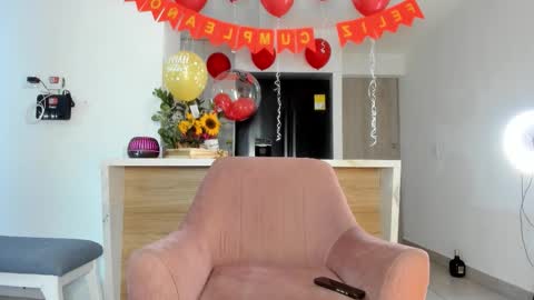 Snapshot of isabellabeker_ chatting on October 1, 4:44 am ISABEL online show from October 1, 4:44 am