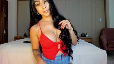 Snapshot of isabellabeker_ chatting on January 26, 10:24 pm ISABEL online show from January 26, 10:24 pm