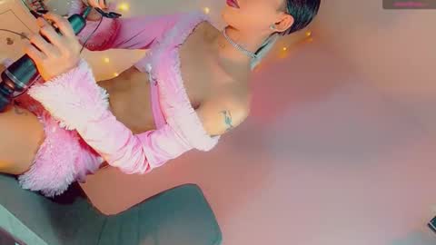 isabellagirs online show from February 5, 5:55 am