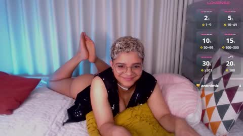 Isabella Mout  online show from November 29, 12:07 am