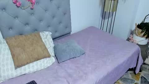 Isabella Reina online show from July 31, 12:39 pm