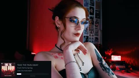 Snapshot of isabelle_stern chatting on October 22, 3:57 pm Madame Isabelle online show from October 22, 3:57 pm