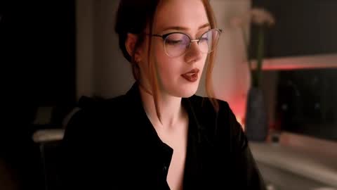 Snapshot of isabelle_stern chatting on December 1, 4:32 pm Madame Isabelle online show from December 1, 4:32 pm