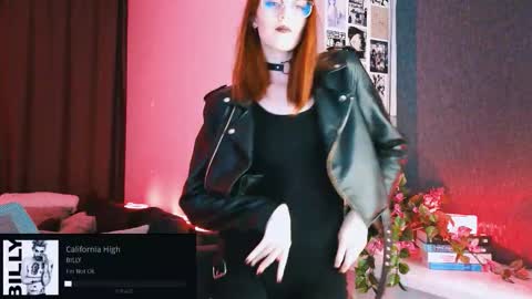 Snapshot of isabelle_stern chatting on October 1, 7:46 pm Madame Isabelle online show from October 1, 7:46 pm