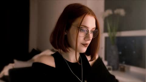 Snapshot of isabelle_stern chatting on December 5, 1:44 pm Madame Isabelle online show from December 5, 1:44 pm