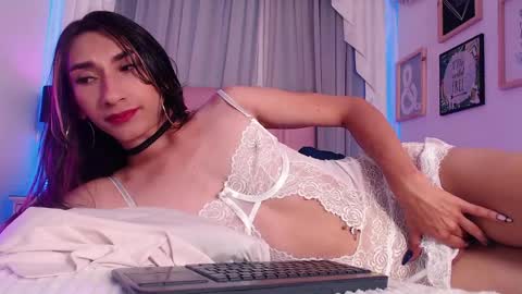 Isabelle Daza online show from April 1, 12:28 pm