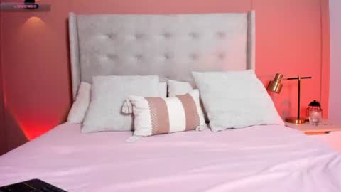 Isabelle Diaz online show from July 9, 7:45 am